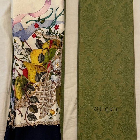 Gucci Vintage Flora Silk Scarf - Picture 3 of 3